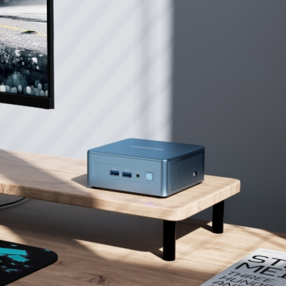 Mini PC Geekom IT12 visto desde un ángulo superior.